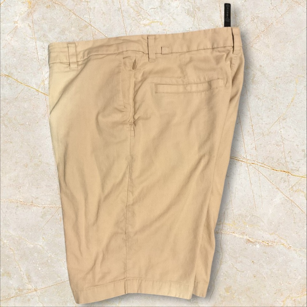 🍋🍋Lululemon Men’s Beige, Front Button, Zipper- FLAW